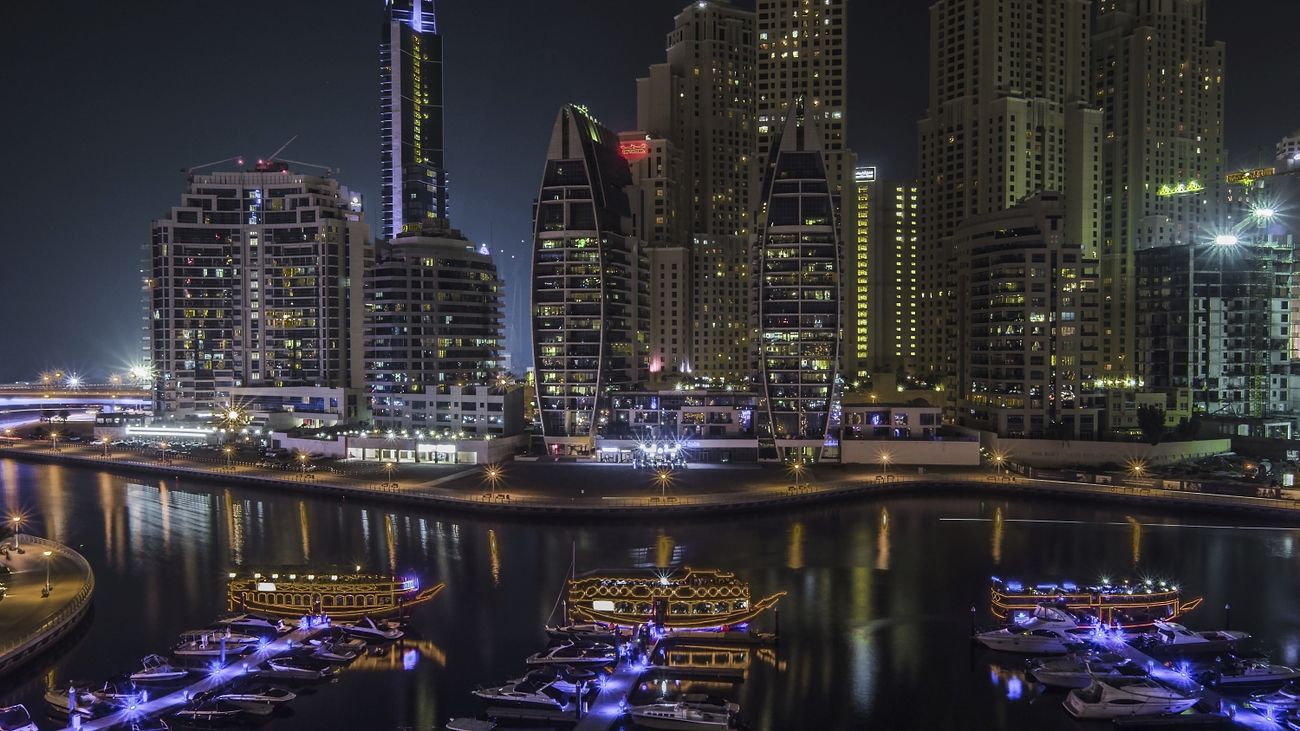 Free Dubai city at night
