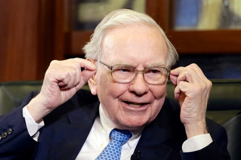 Warren Buffett, Apple Hisselerinin Yarısını Sattı: Muhteşem 7’lide Zirveye Mi İşaret Ediyor?