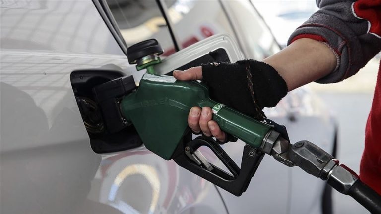 Motorin 60 TL’yi Aştı: Akaryakıtta Yeni Zam Ekonomiyi Zincirleme Etkiliyor