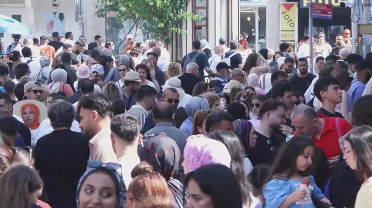 Türkiye’de Orta Sınıf Eriyor: Hanelerin Yarısı 45 Bin TL Altında